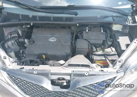 2012 Toyota Sienna Se 8 Passenger z USA, uszkodzony, nr VIN 5TDXK3DC8CS248769